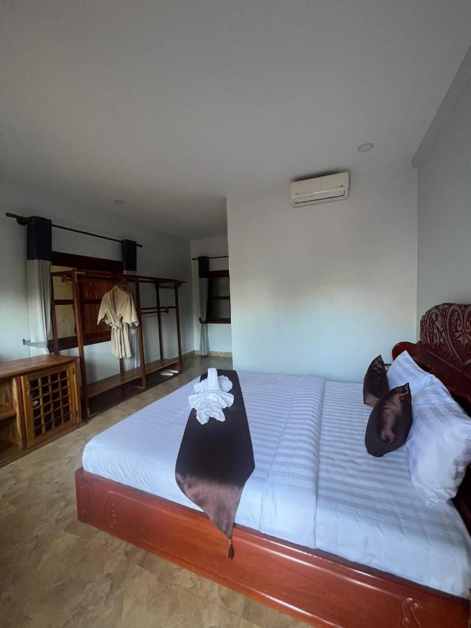 The Moon Kampot Boutique Hotel Exterior photo